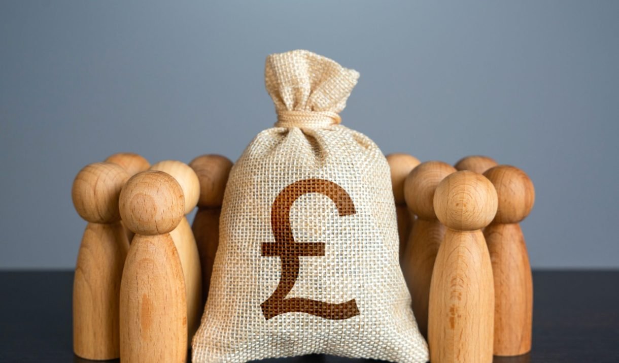 People Figures Stand Around British Pound Sterling BT3UDVX Scaled 1 1220x715